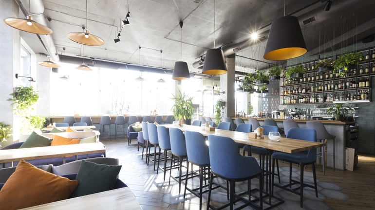 Dining & Bar